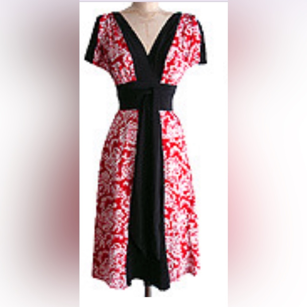 SOLD Trashy Diva Red Mums Obi Dress 100% Silk size Large